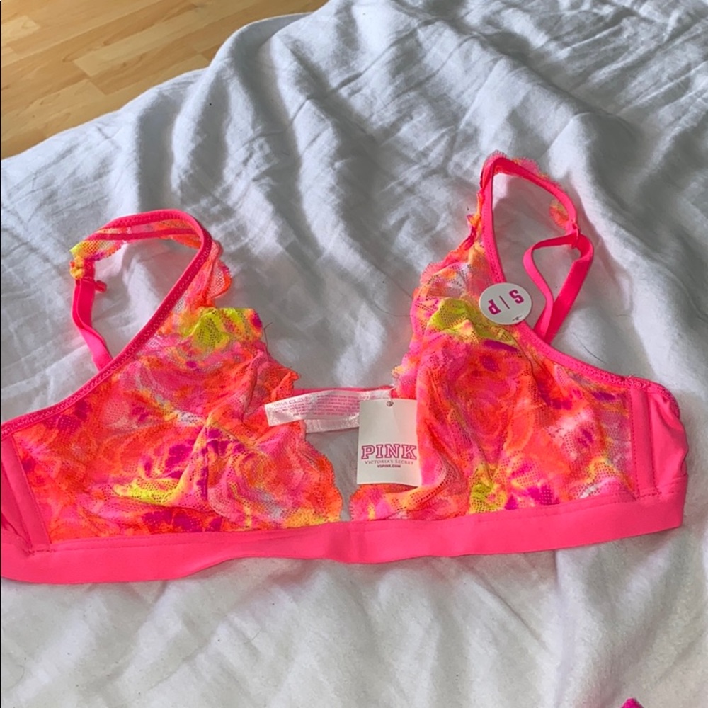 Bras - Picture 6 of 6